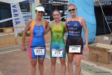 Cristina Roselló junto a María Fornés y Fatima Sánchez