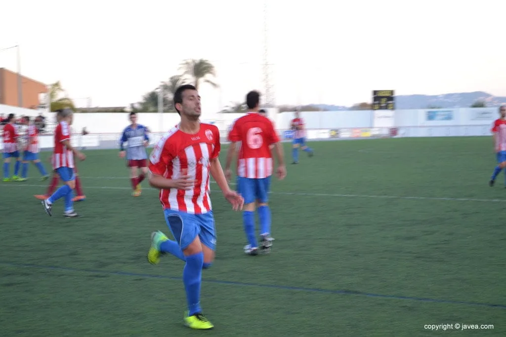 Javi celebrando un gol
