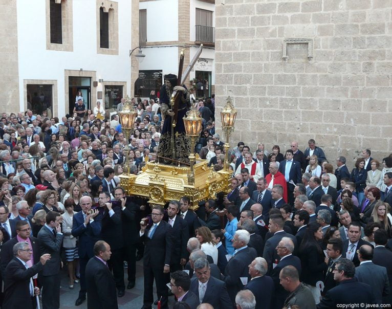 La procesión de subida del Nazareno comenzó desde la Plaza de la Iglesia