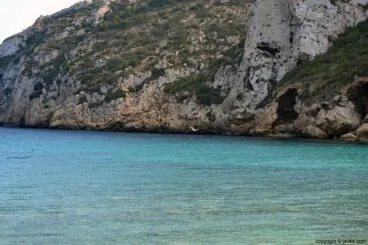 Mar en calma en Cala Granadella Jávea