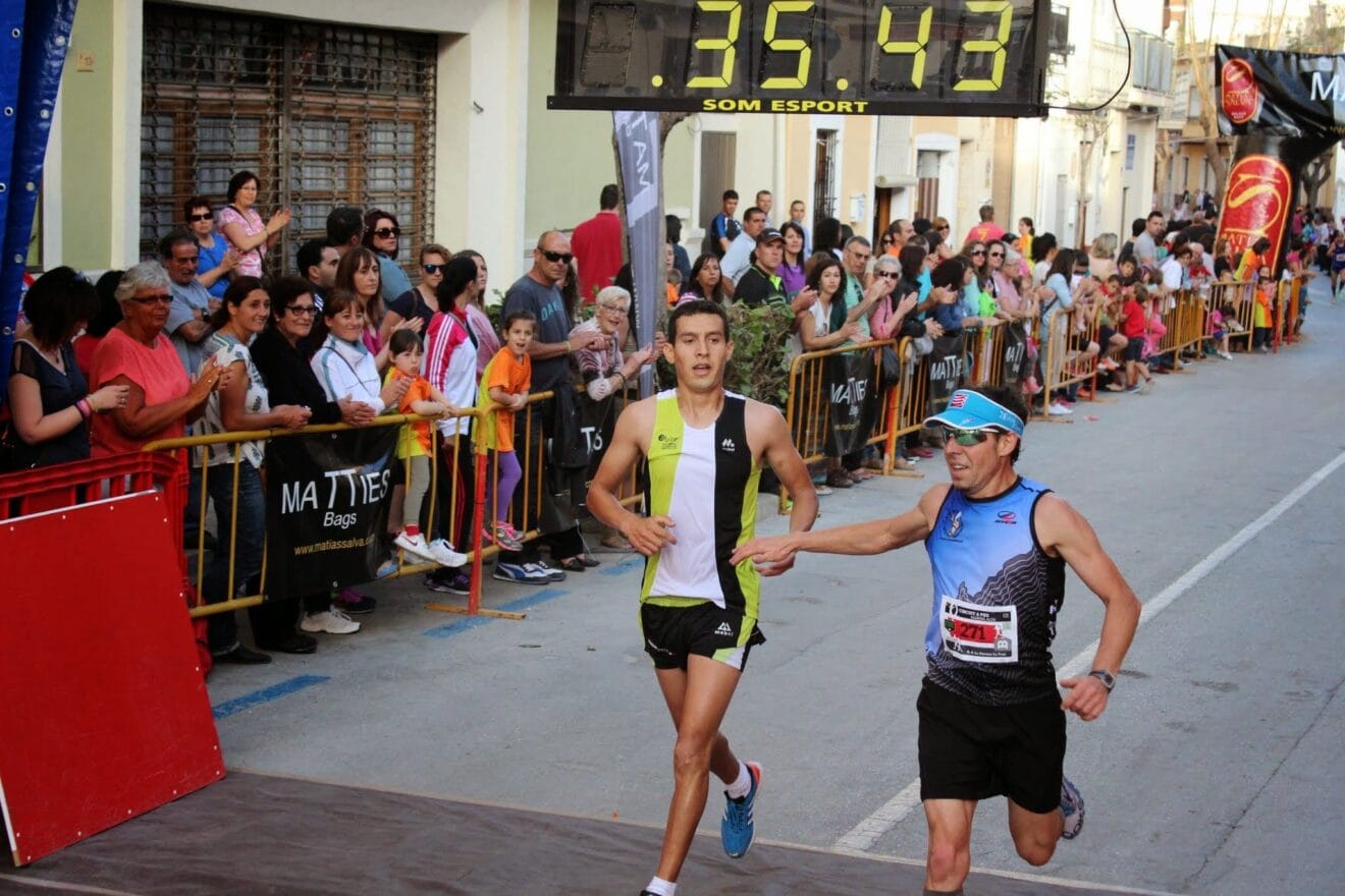 Mohamed Younes entrando en la meta