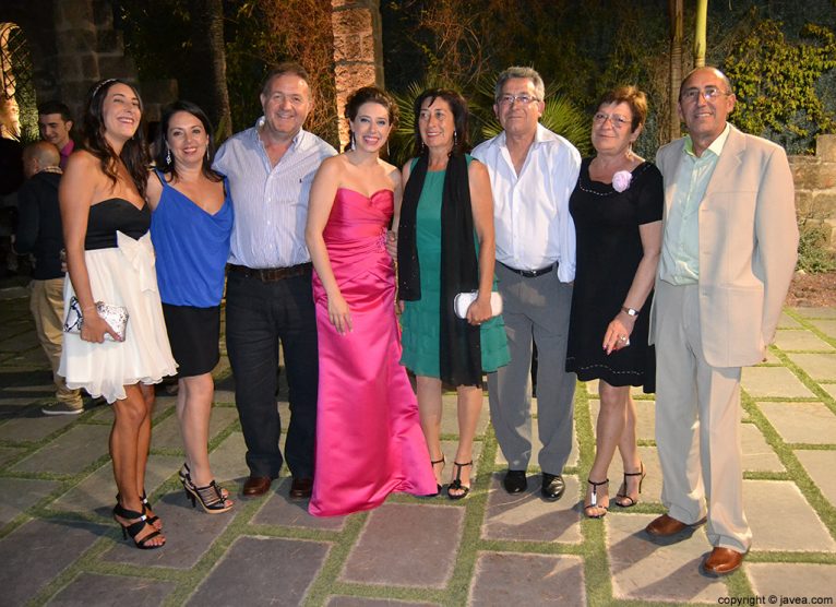 Nuria Pastor Catalá acompañada de su familia en la fiesta de Presentación del Carrasco