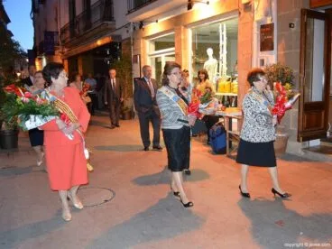 Vecinas de Xàbia en la ofrenda a Jesús de Nazareno
