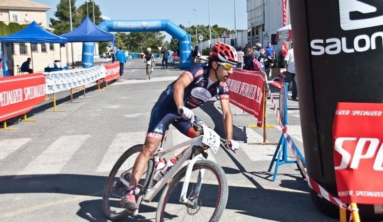 Adelino Moll tomando una curva