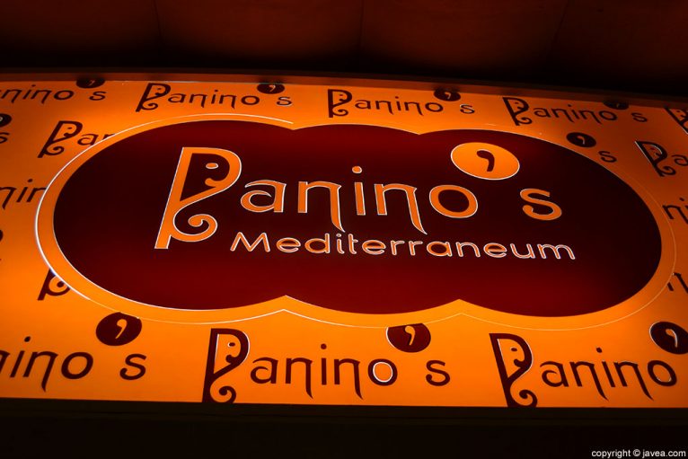 Bar Panino's en la playa del arenal de Jávea