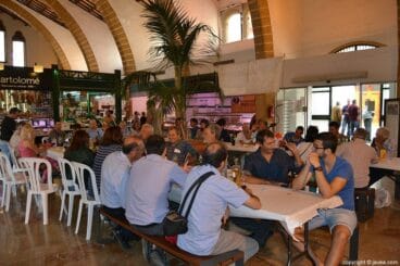 Concurso de vinos del terreno en el Mercado Municipal