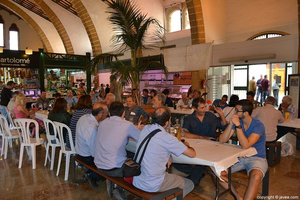 Concurso de vinos del terreno en el Mercado Municipal
