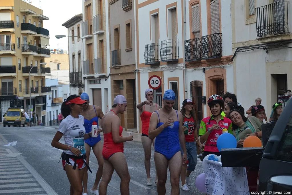Desfile de carrozas de peñas Jávea