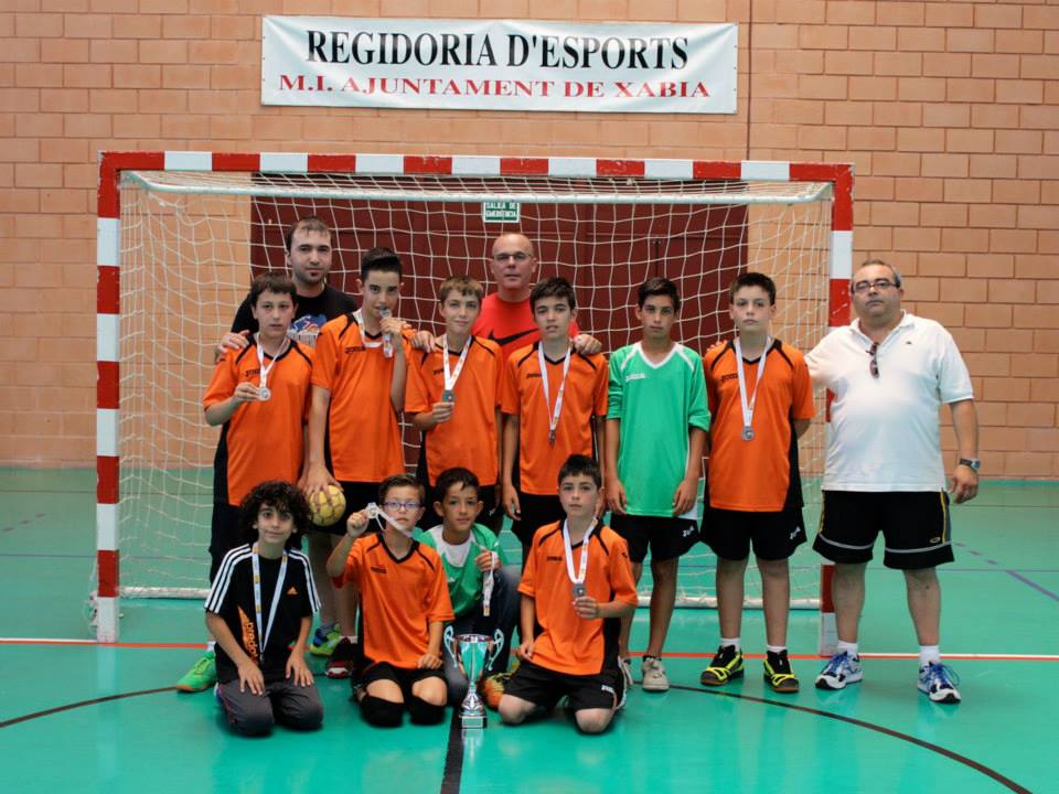 Pep Hierro y Juan Luis Cardona con los subcampeones provinciales