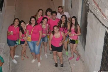 Grupo de amigos en los cánticos a San Juan de Jávea