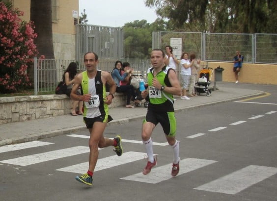 Ignacio Cardona corriendo junto al italiano Darió Fracassi