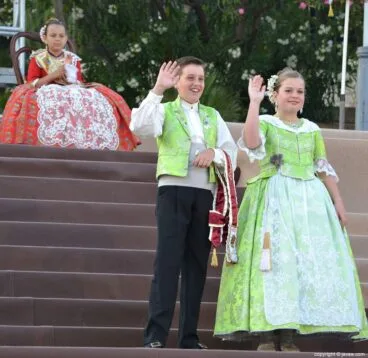 Javier Gavilá Fornés y Manuela Font Mahaffey miembros de la corte de honor juvenil
