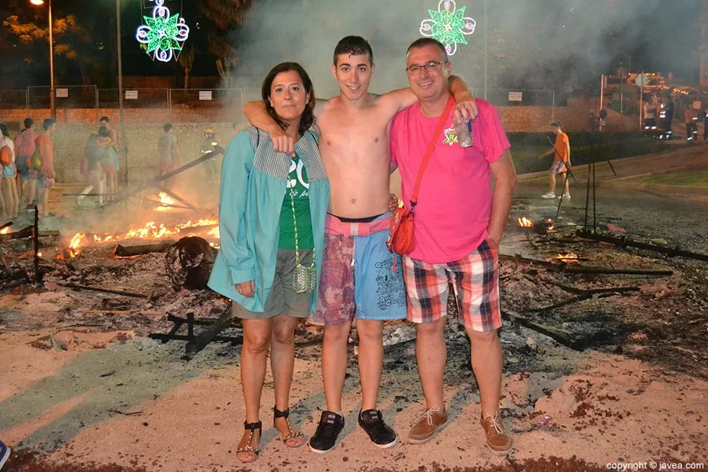 Jordi Pons Diego junto con sus tíos