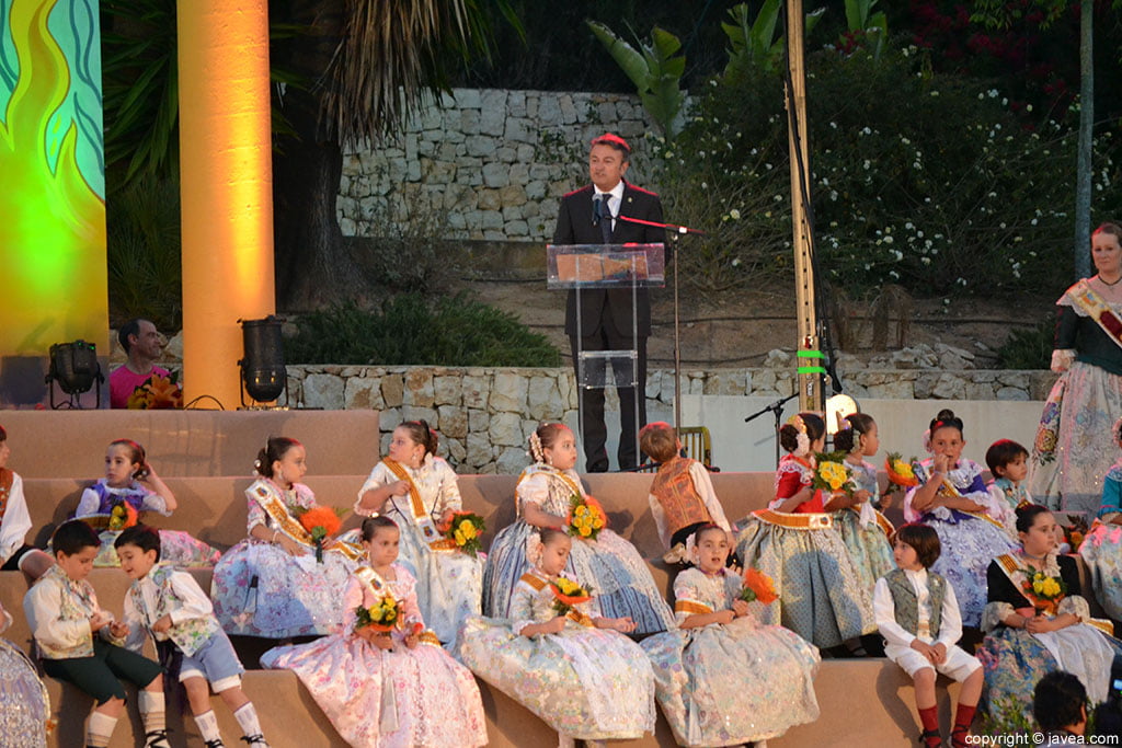 José Chulvi durante su discurso en la proclamacion infantil de Fogueres 2014