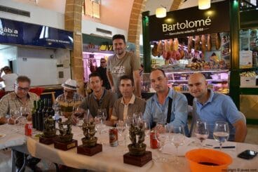 Juan Luís Cardona con los miembros del jurado