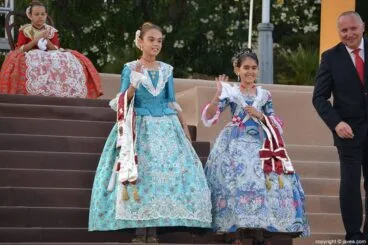 Laura Calavia Zellinguer y María Buigues De Tapia miembros de la Comisión Juvenil de Fogueres 2014