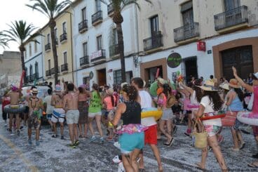 Los quintos clausuraron el desfile de peñas