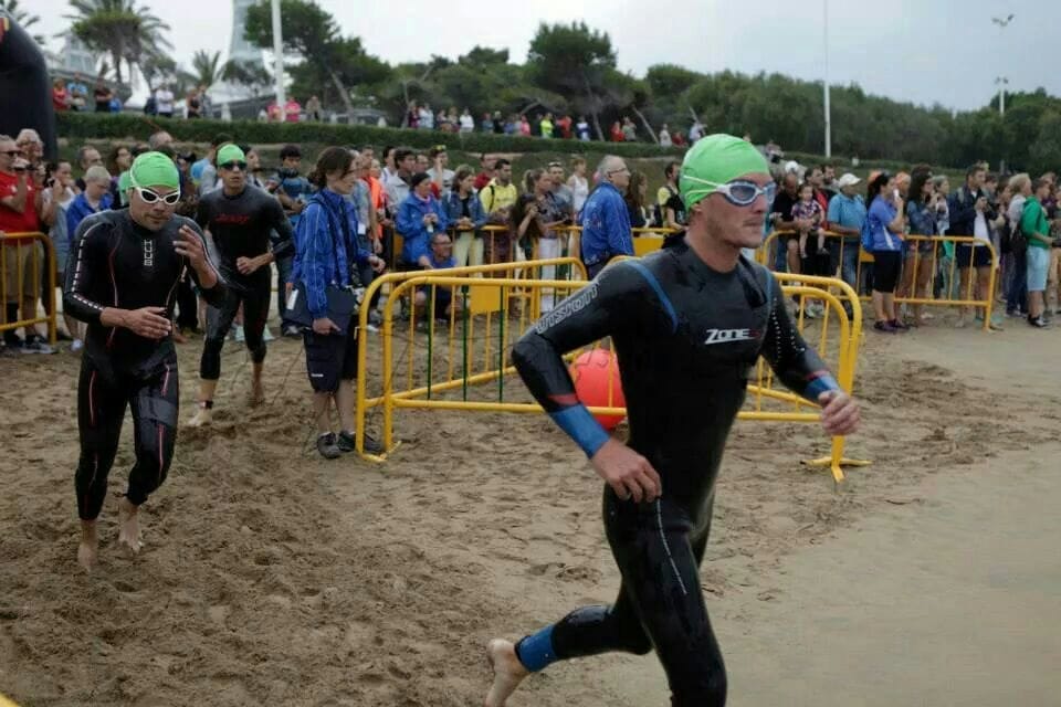 Mark Tanner entrando en el mar