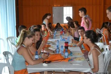 Mesa de quintos en el casal durante la comida