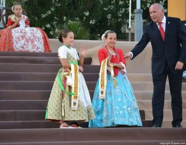 Miembros de la corte infantil de Fogueres 2014 de Jávea en la proclamación