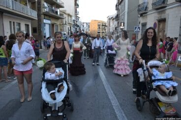 Miembros del Rocío de Jávea en la ofrenda a San Juan