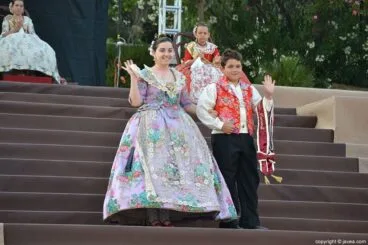 Natalia Sivera Molina y Jesús Sobrino Buigues miembros de la Comisión Juvenil de Fogueres 2014
