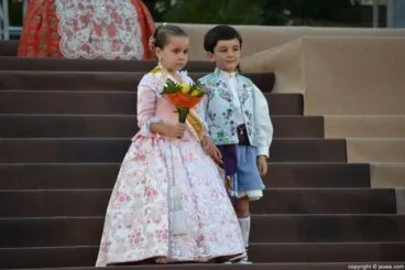 Niños miembros de la corte de honor infantil de Fogueres 2014