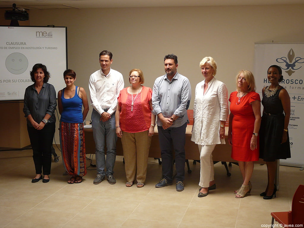 Organizadores y colaboradores de la segunda edición del curso de Fomento y Empleo en Hostelería y Turismo de Jávea