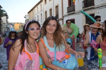 Quintas 2014 en el desfiel de peñas