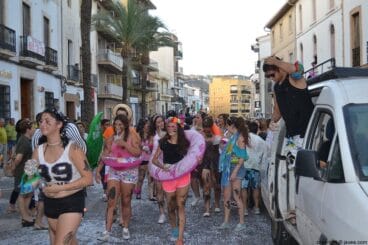 Quintos del 2014 durante el desfile de peñas