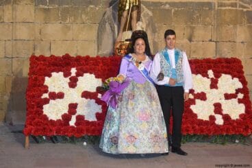 Tatiana Caballero Sánchez y Jordi Pons Diego en la ofrenda a San Juan