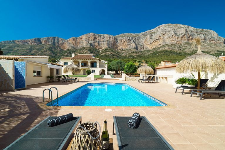 Vakantiehuis met zwembad in Montgo - Aguila Rent a Villa