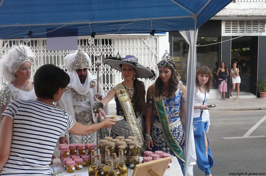 Abanderadas y capitanes moros del 2013 en la Feria Medieval