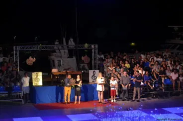 Autoridades y participantes del Ajedrez Viviente