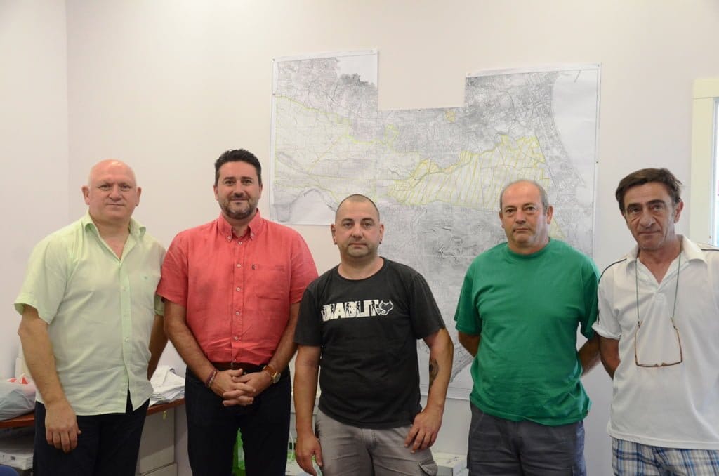 Brigada de limpieza de caminos rurales