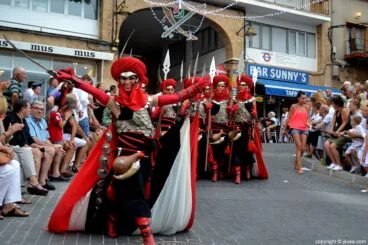 Cabo de escuadra de la Filà Xibia durante el desfile