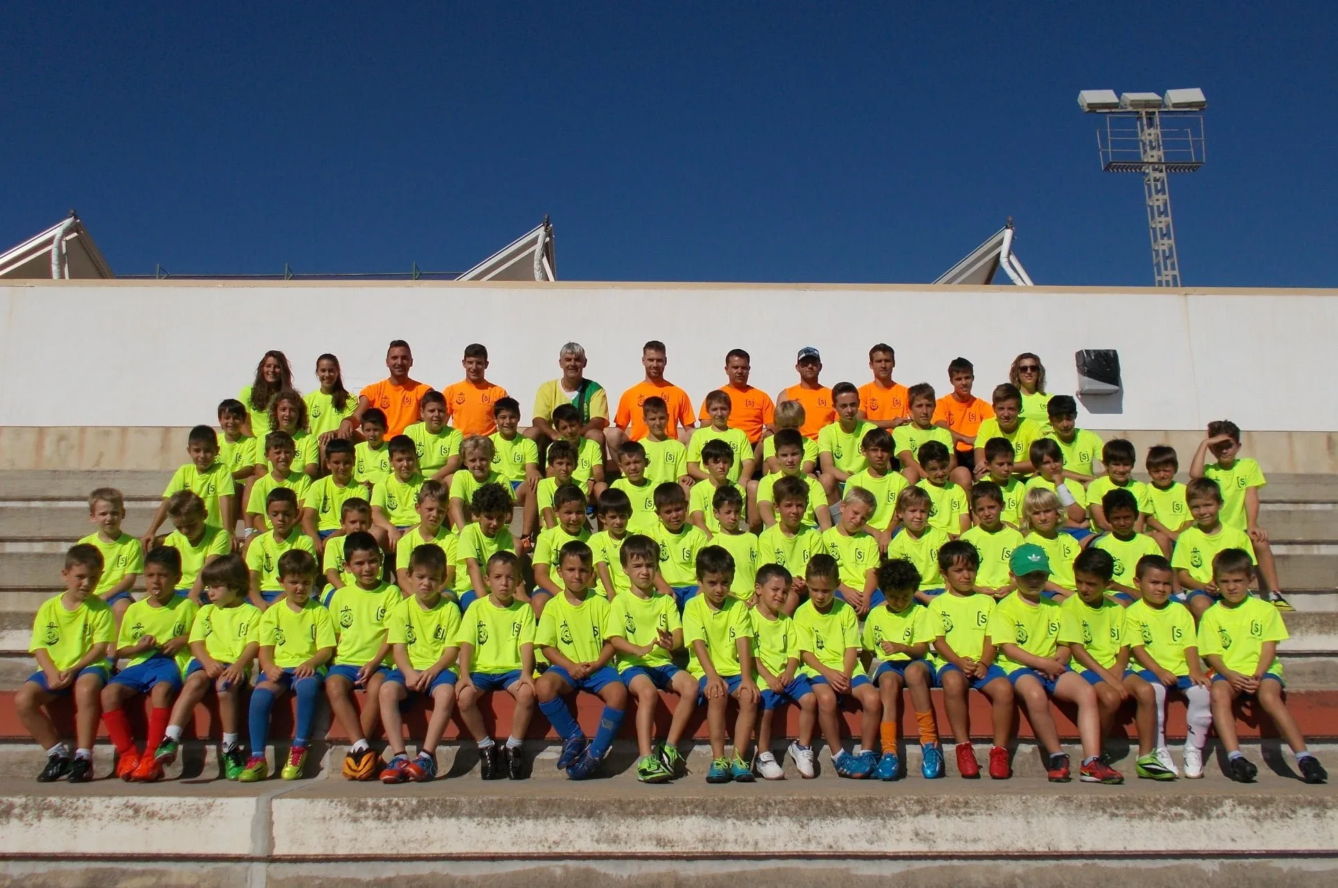 José Buigues con todos los participantes del campus