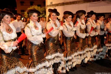 Escuadra femenina de la Filà Capitana Contrabandistes
