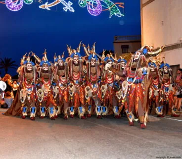 La Filà Schaitans durante el desfile de Xàbia