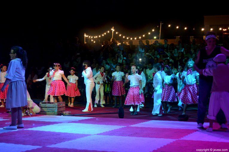 Los alumnos del Trenc d'Alba durante la representación del Ajedrez Viviente de Jávea