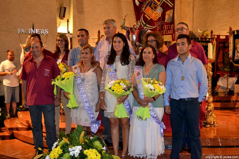Mayorales de las fiestas Mare de Déu de Loreto con miembros de la Comisión de fiestas de Aduanas