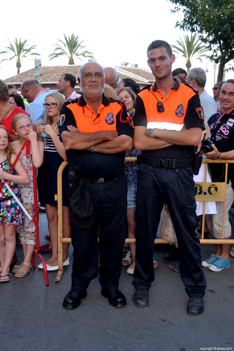 Miembros de Protección Civil de Jávea en la salida del desfile