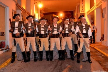 Miembros de la Filà Contrabandistes de Xàbia