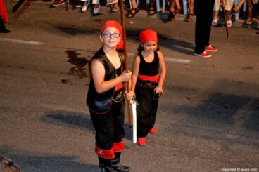 Miembros infantiles de la Filà Pirates de Sant Jaume