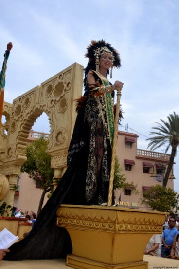 Pilar Sig Raya, abanderada del bando moro de Xàbia