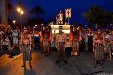 Salida de la carroza de la abanderada cristiana