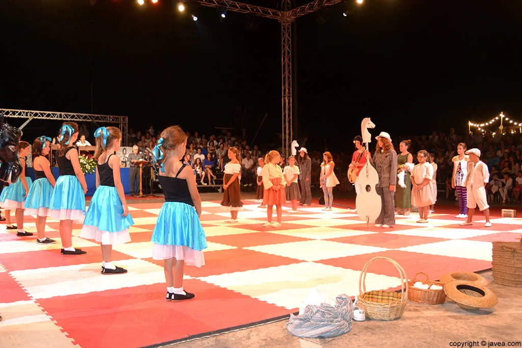 Tablero de la representación teatral del ajedrez viviente