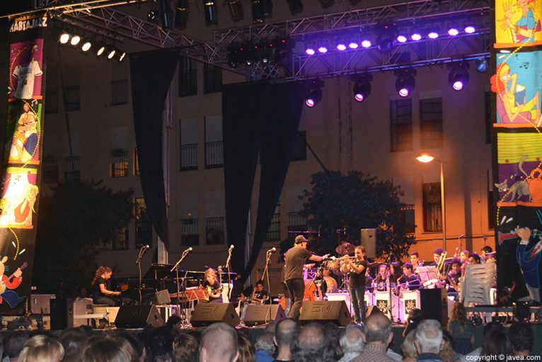 Actuación de la Sant Andreu Jazz Band en el escenario del Xàbia Jazz