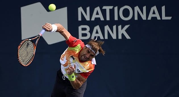 David Ferrer en el momento de sacar