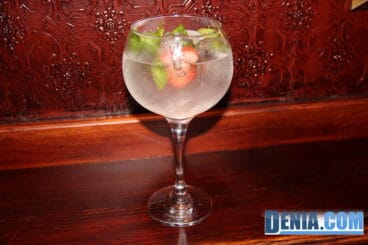 Gin Tonic de fresa en Paddy O’Connell Dénia